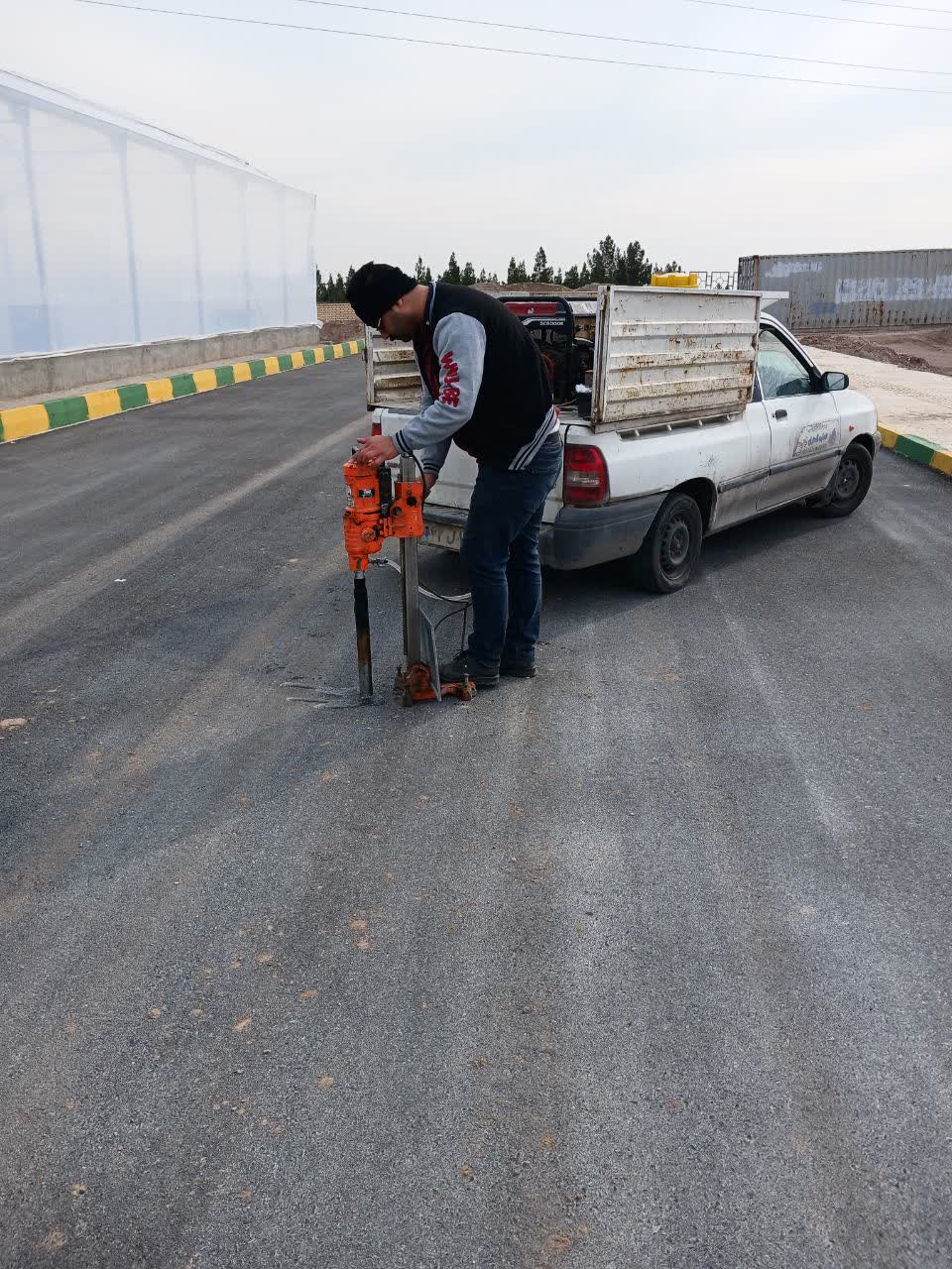 تصویرِ گالریِ سعید حکیمی