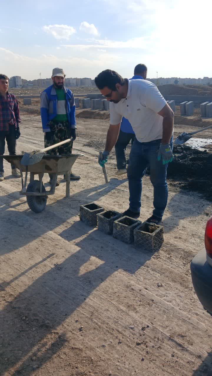 تصویرِ گالریِ سعید حکیمی