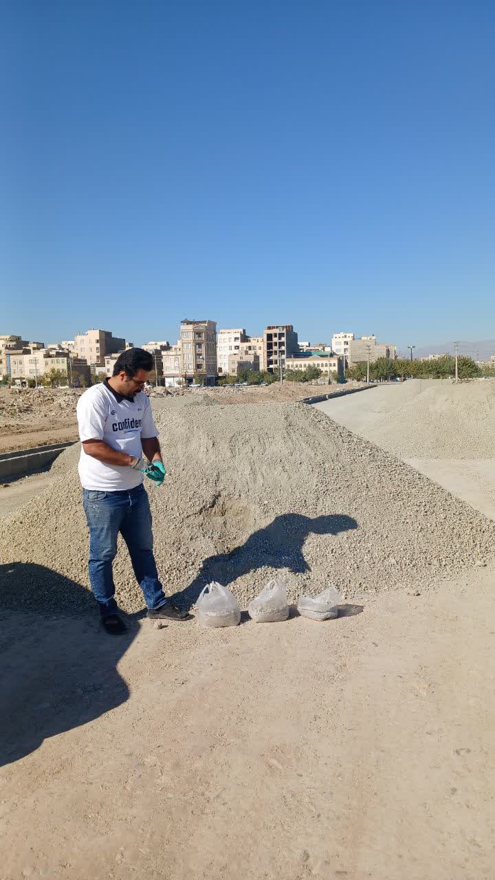 تصویرِ گالریِ سعید حکیمی