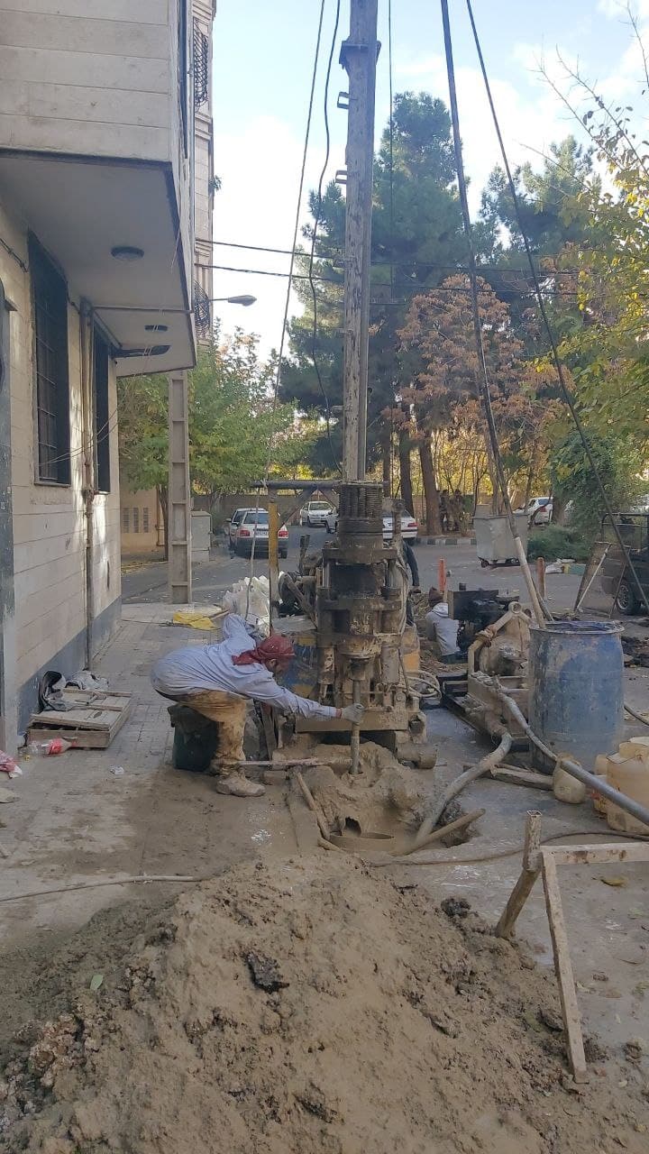 تصویرِ گالریِ ایستا آزمای شهر