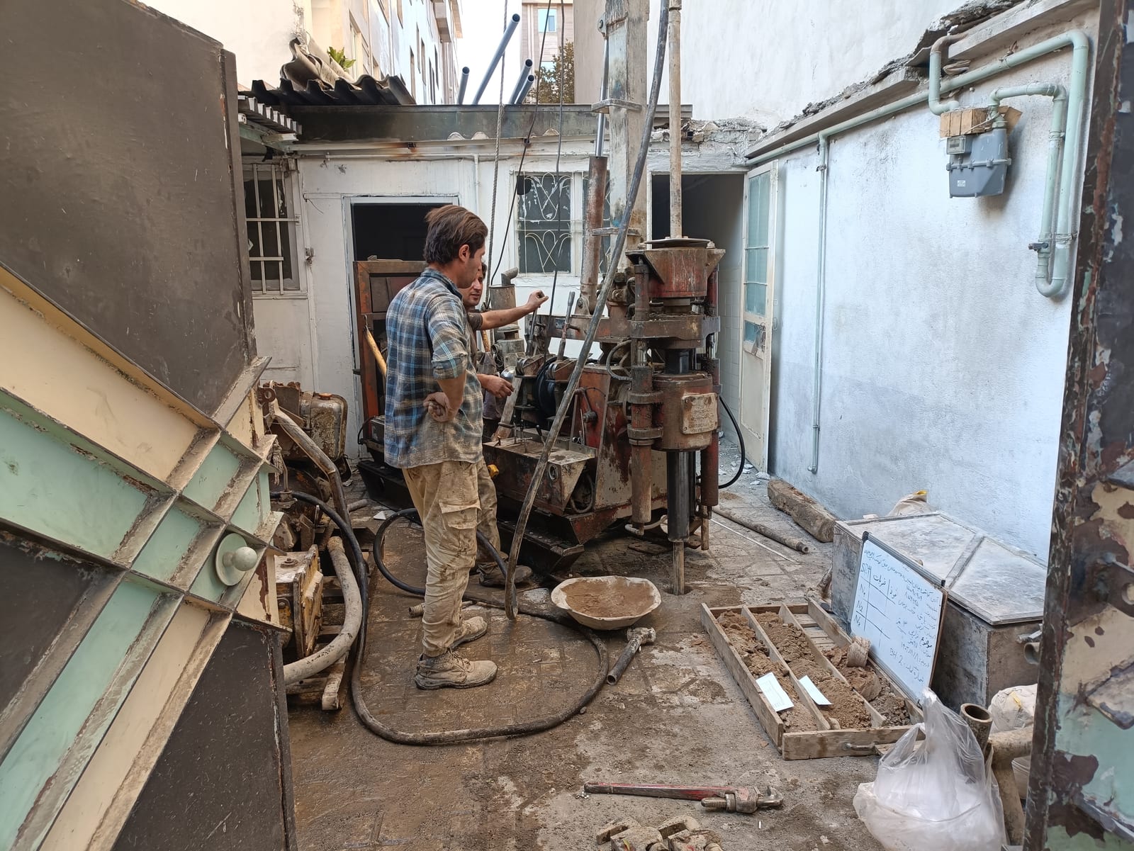 تصویرِ گالریِ پایش خاک پارسیان